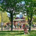 Apartment Near Metro Station And Park