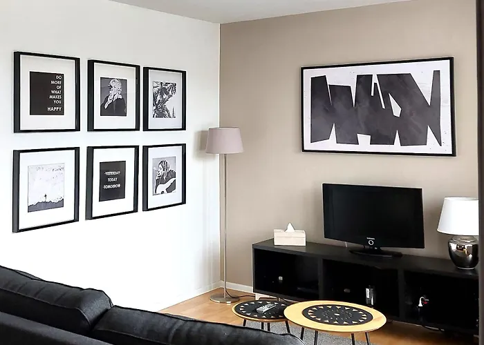 Apartment Near Metro Station And Park