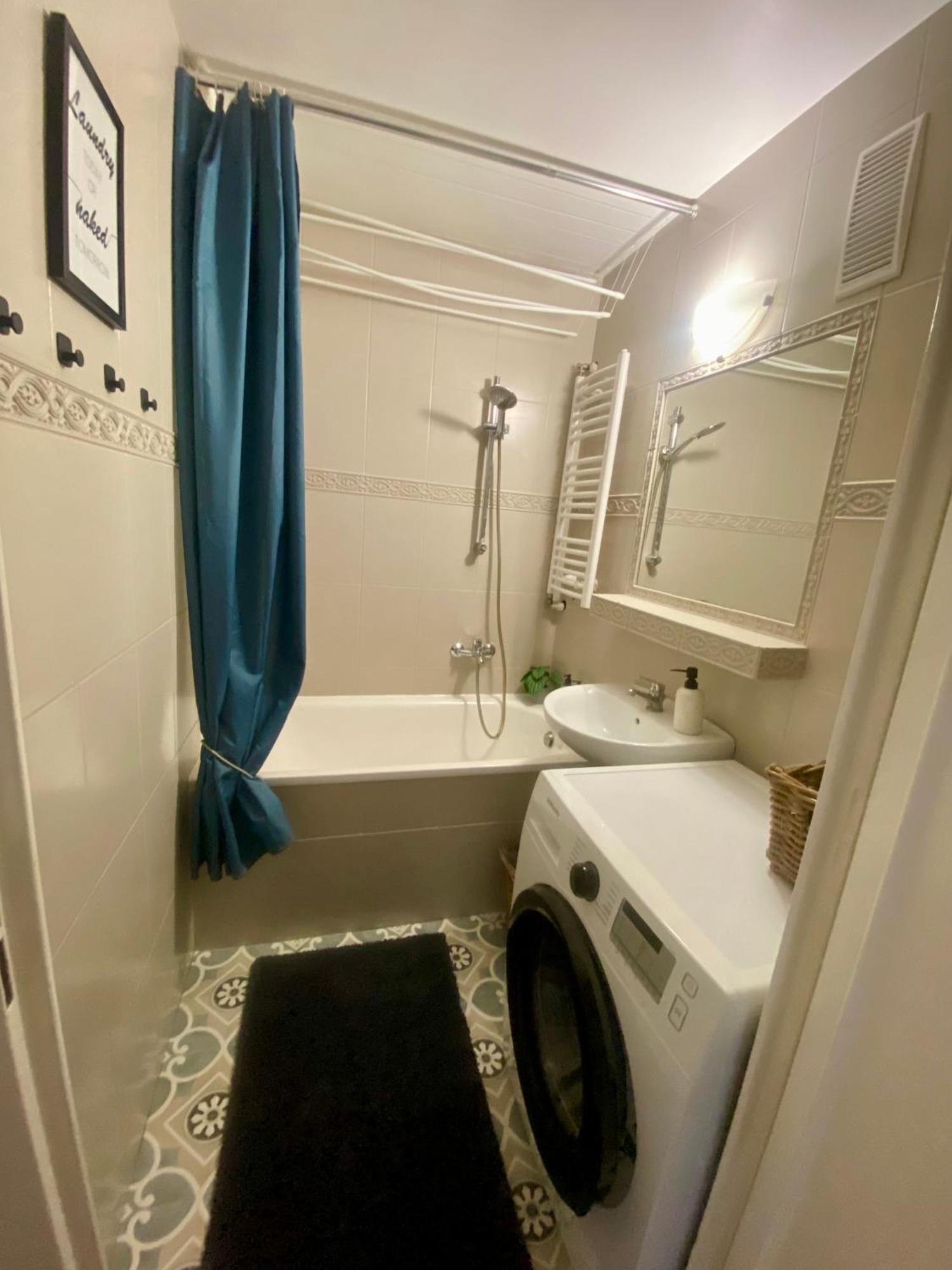 Near Metro Station And Park Apartment Warsaw