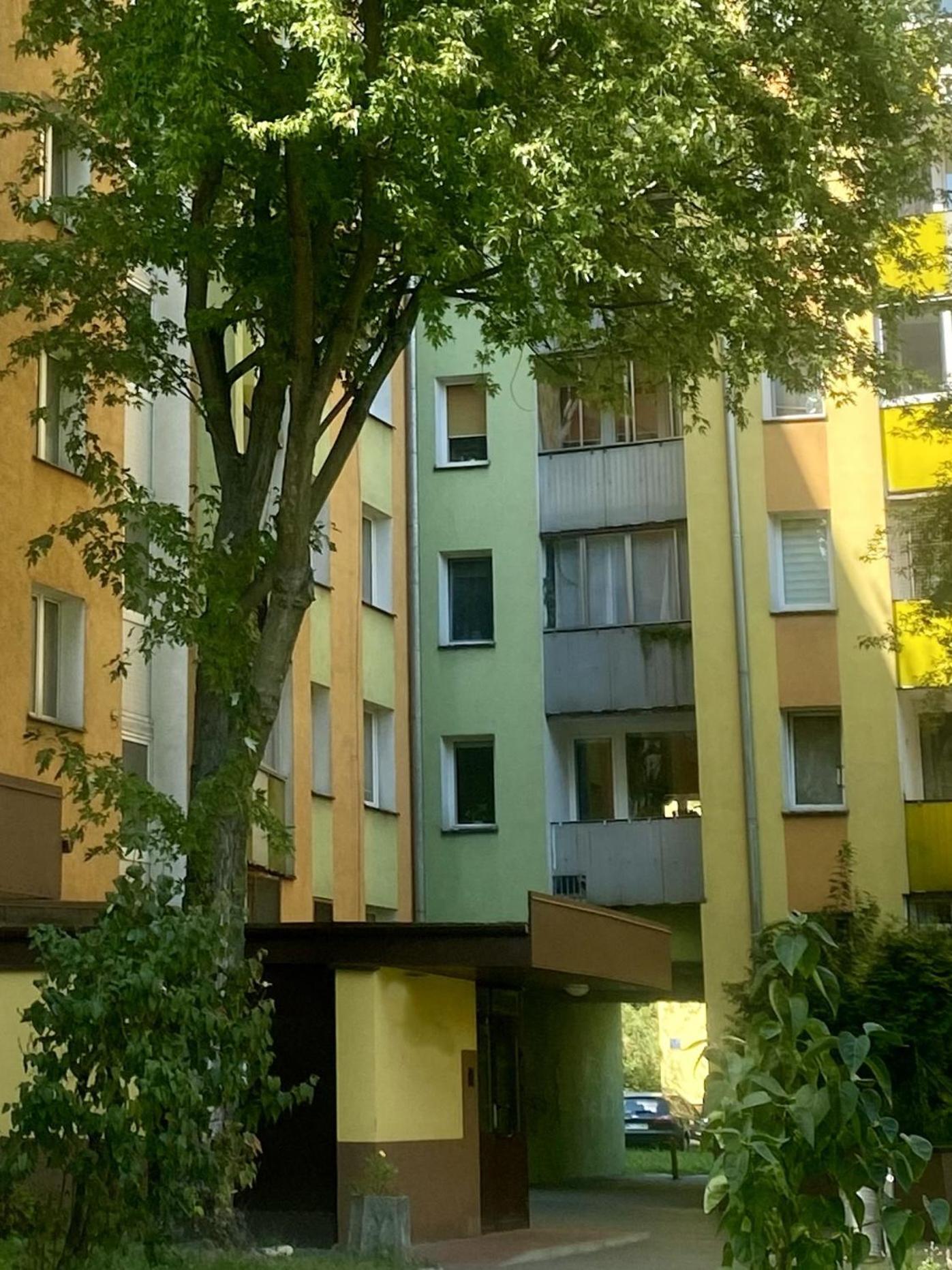 Near Metro Station And Park Apartment